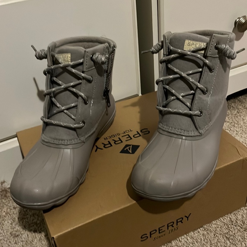 Sperry duck boots gray with box.